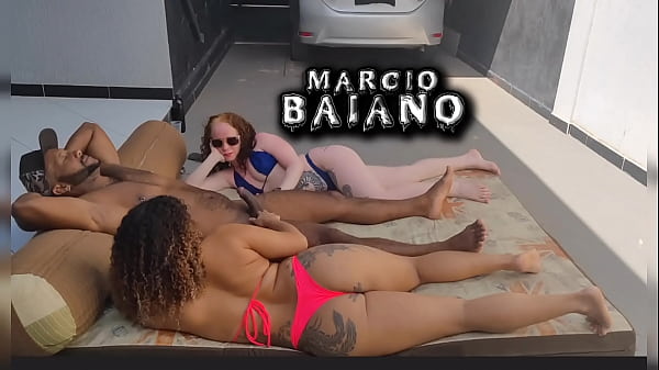 Vizinho foi pedir agua gelada e si deu muito bem comeu duas gostosa sem camisinha que estavao tomando sol no quintal ,eliane furacao lorrany exotica