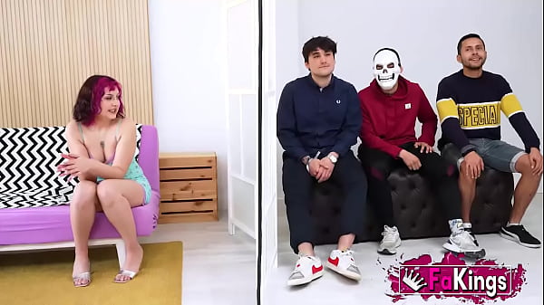 Young Mei can even take 3 rookie dudes. She’s about to teach ’em a lesson!